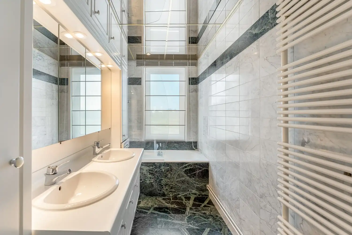 Ruime woning met (mogelijkheid tot) handelsgelijkvloers foto 9