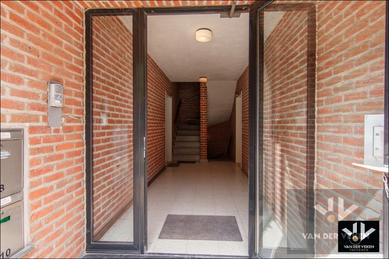 Volledig gerenoveerd 2-SLPKappartement foto 2