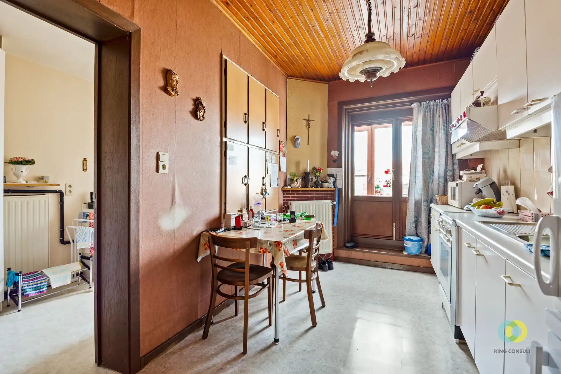 Bel-étage woning met grote garage foto 2