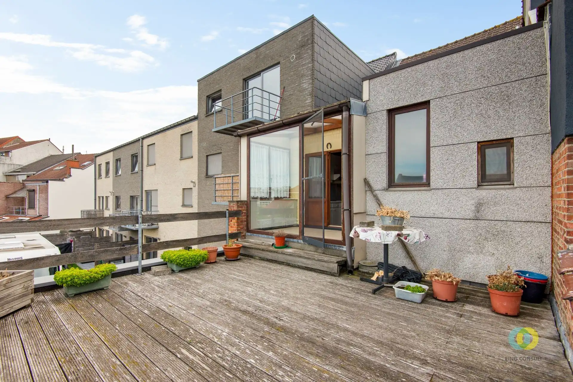 Bel-étage woning met grote garage foto 2