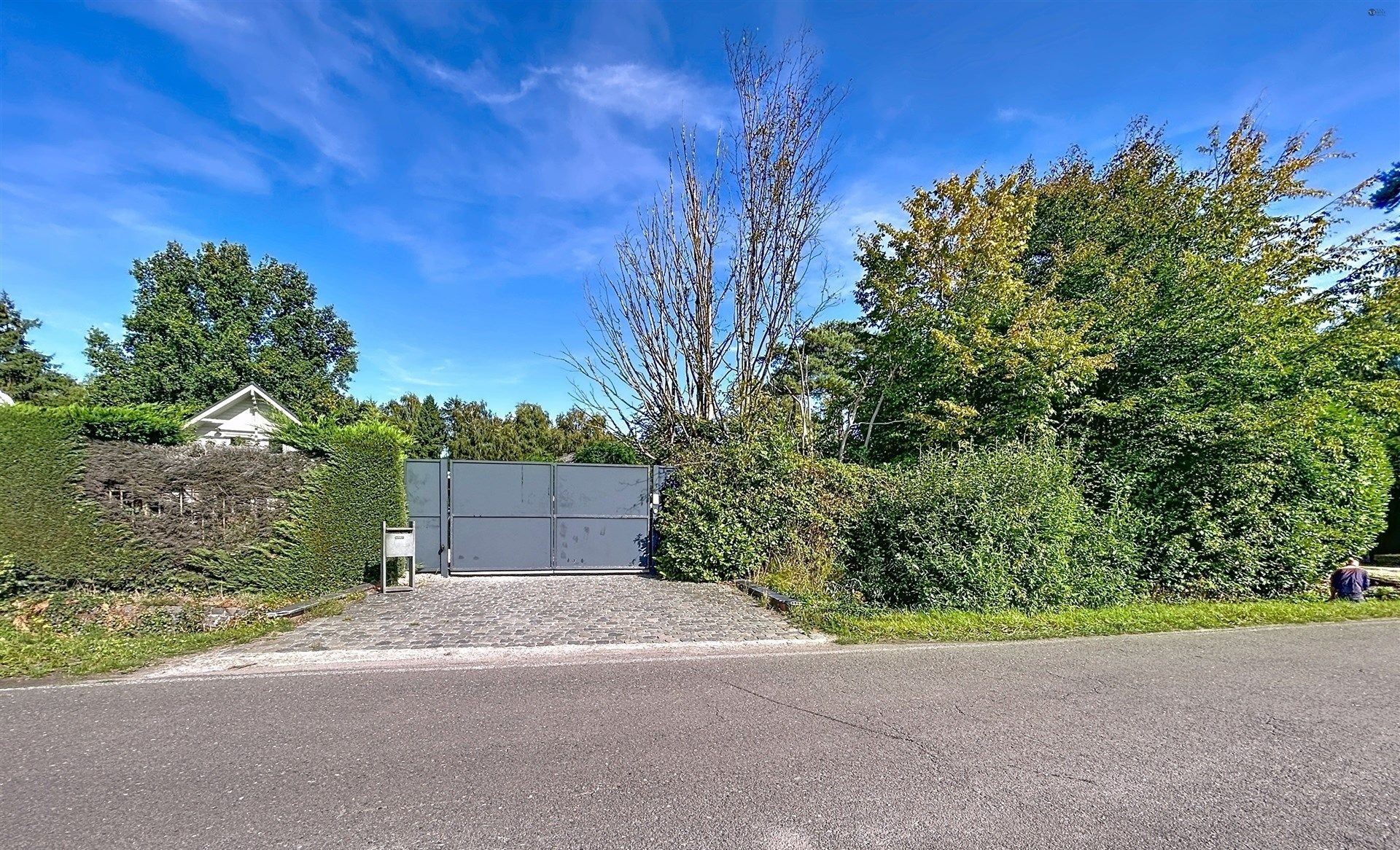 Charmante en zeer degelijke chalet met een ruime handige berging en carport. foto 19