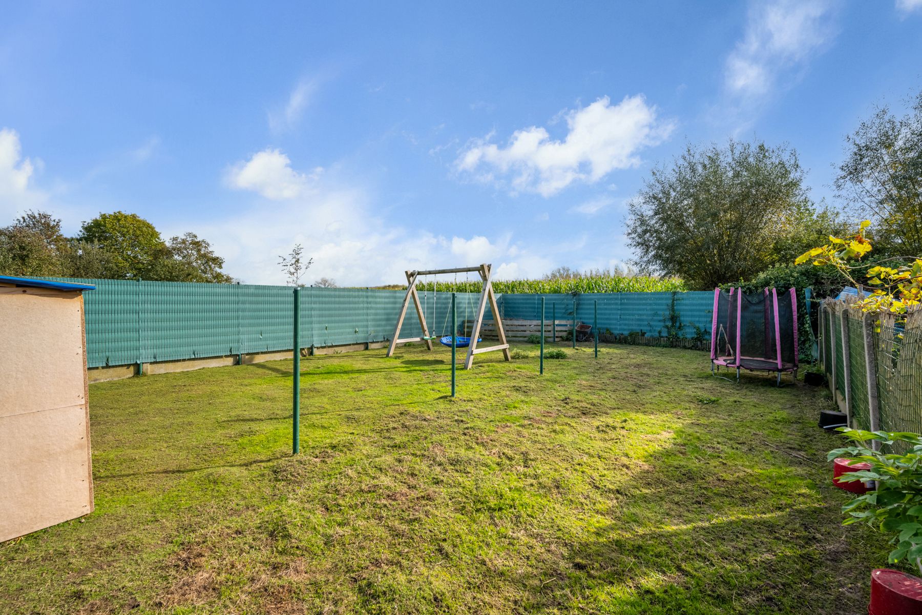 Gerenoveerde driegevelwoning met tuin foto 17