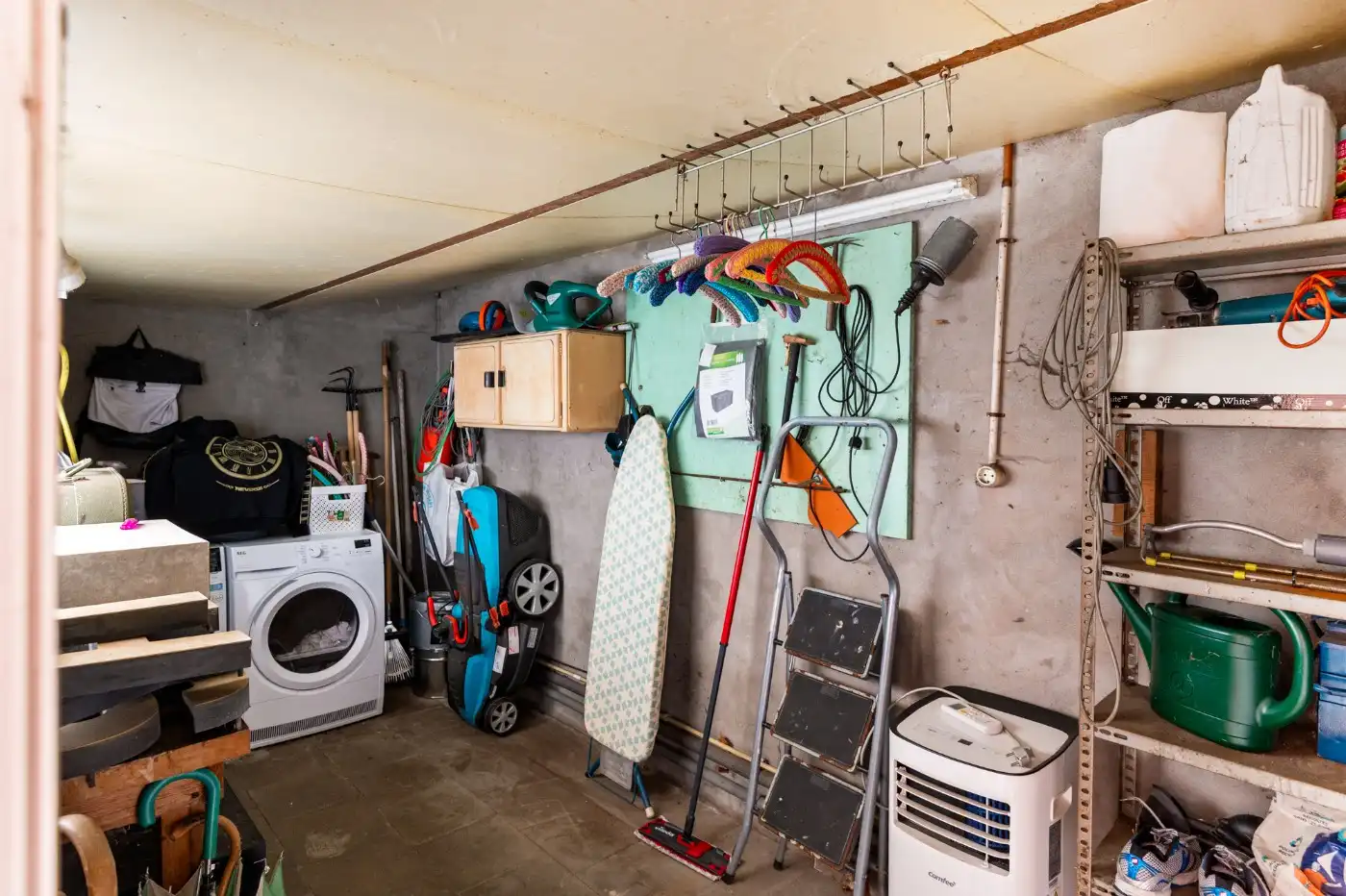 Op te frissen, grote woning met 3 à 4 slpk. en tof west-tuintje foto 25