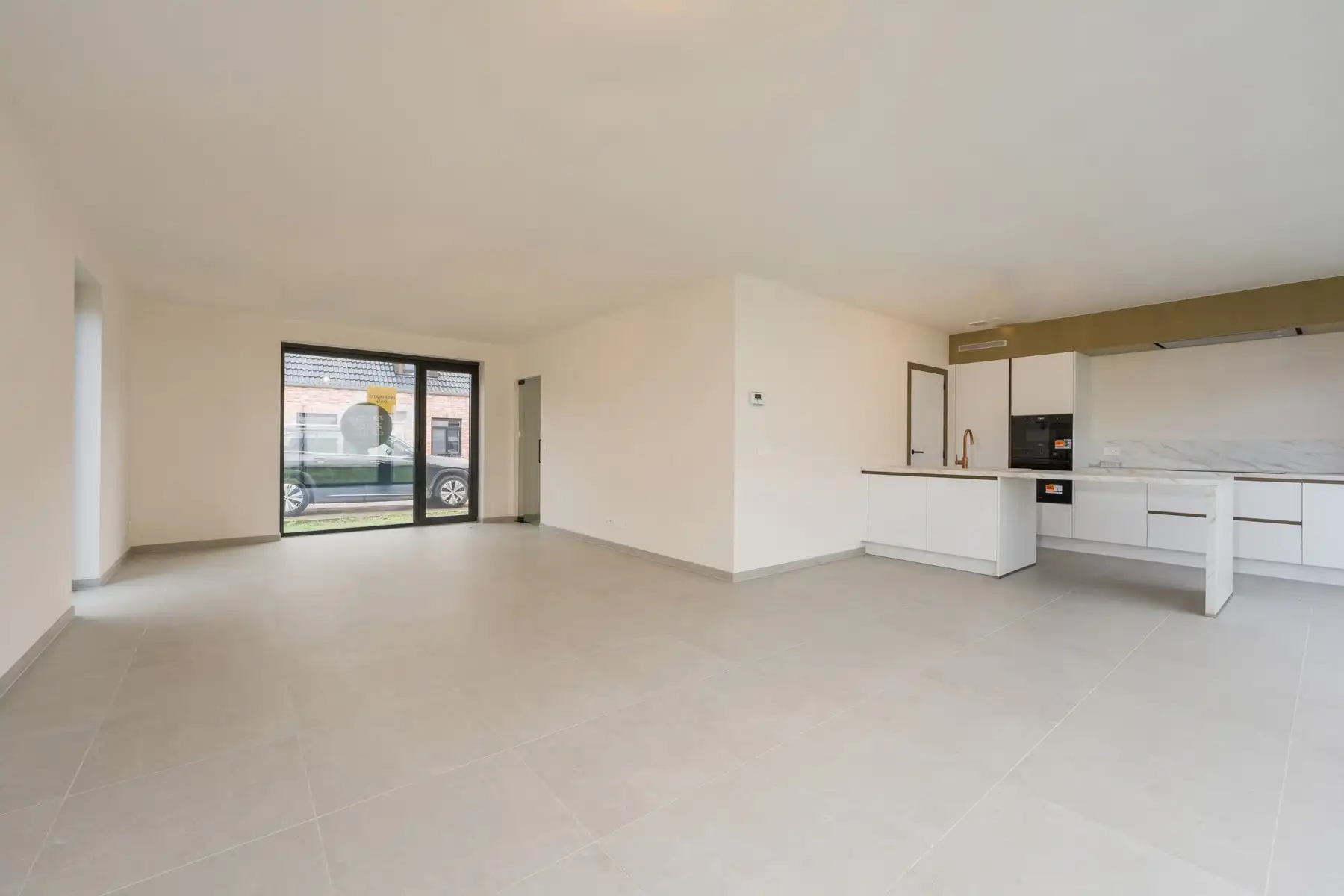 Moderne nieuwbouwwoning foto {{pictureIndex}}