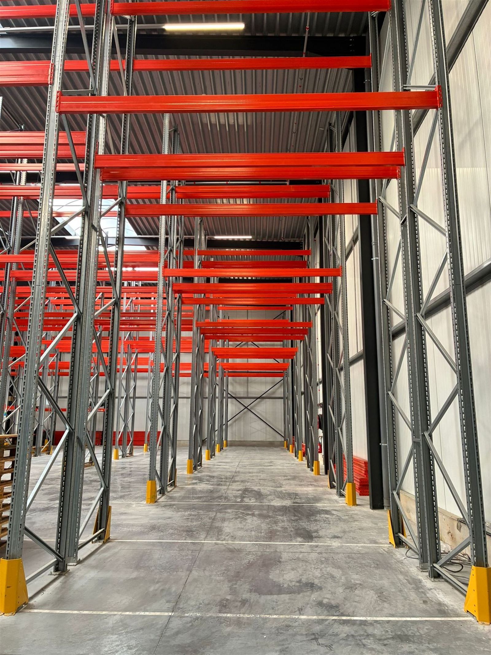 Loods met kade foto 10