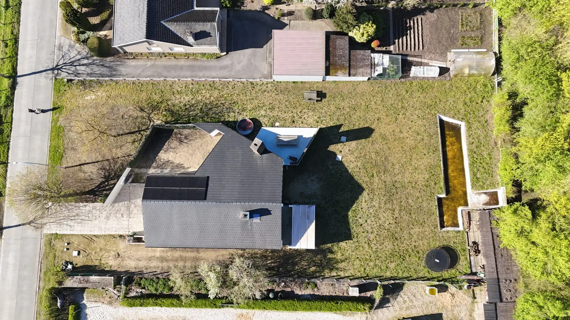 TE KOOP: Ruime architectenwoning in residentiële wijk 'De Piste'. Rustig, groen en zeer bereikbaar perceel van 1800m²! foto 21