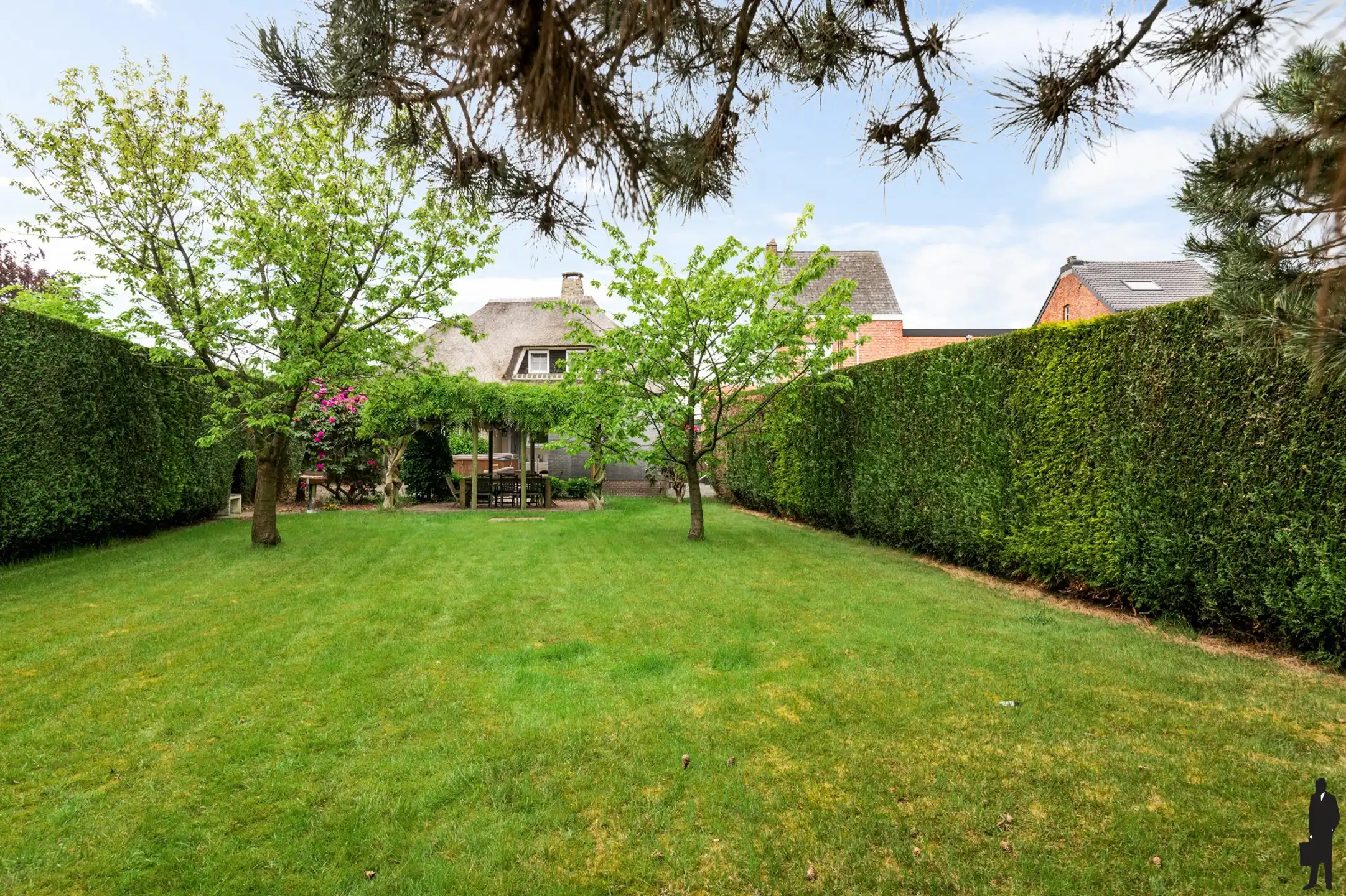 Charmante villa met 4 slpks, 2 badks en tuin met privacy foto 14