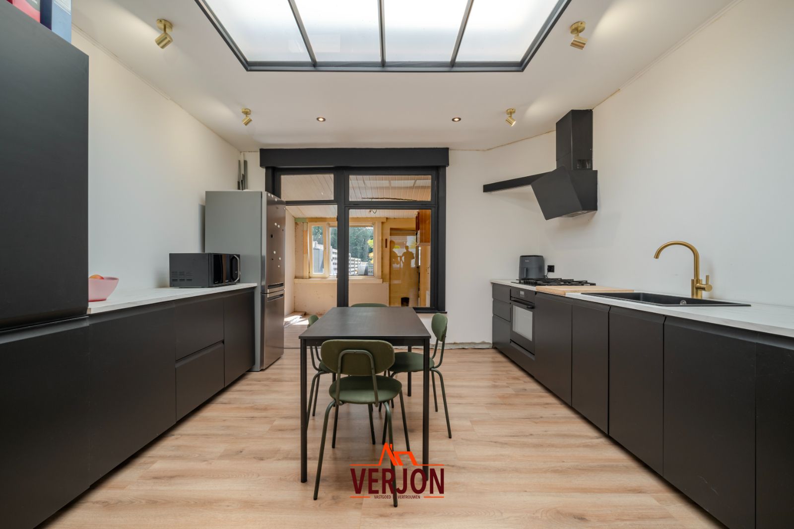 Woning met 3 slaapkamers en uitweg foto 2