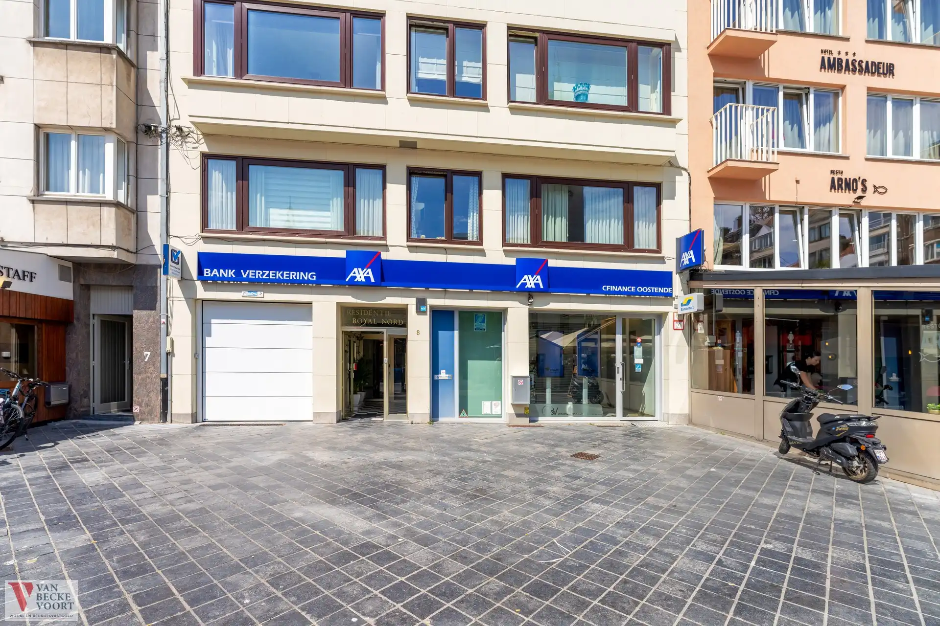 Handelsgelijkvloers 217m² + 6 autostandplaatsen foto {{pictureIndex}}