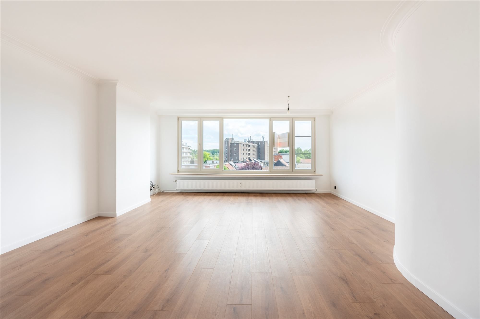Gerenoveerd 2 slk appartement + garage foto {{pictureIndex}}