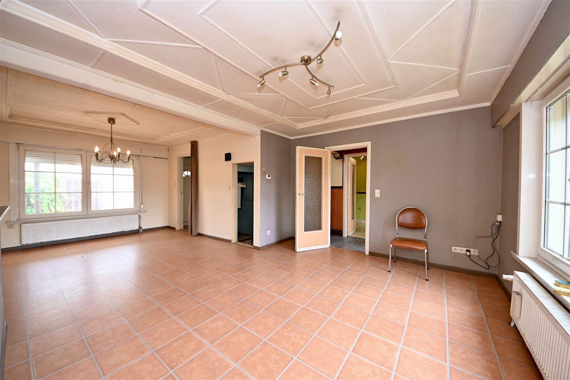 Te renoveren woning met 2 slaapkamers en tuin.  foto 4