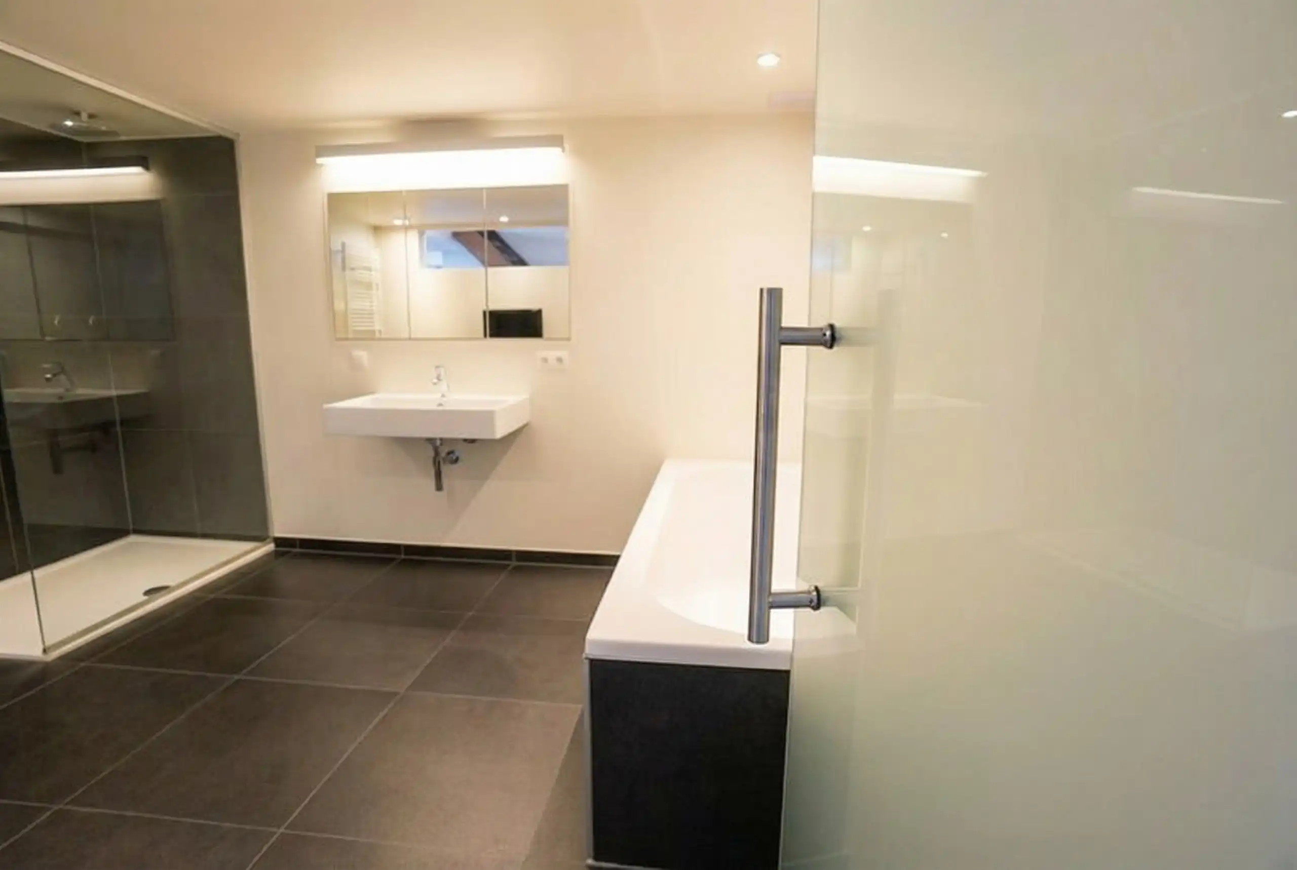 Verrassende, heldere loft met plafondhoogten van 6 m! foto 25