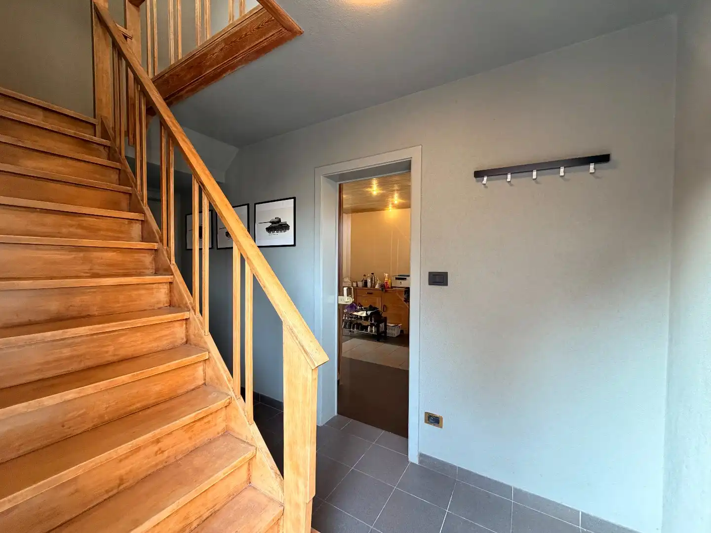 Instapklare halfopen bebouwing met ruime garage te koop in Harelbeke (Arendswijk) foto 2