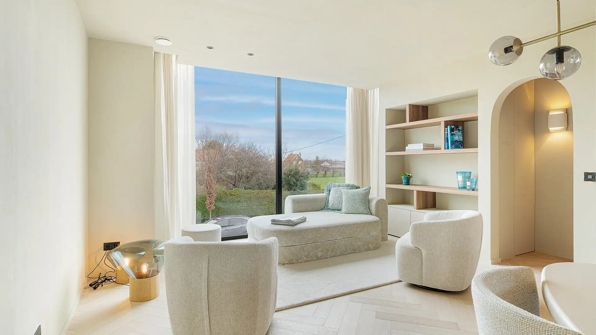 Moderne nieuwbouwwoning met 4 slaapkamers, 4 badkamers en prachtige tuin foto 5