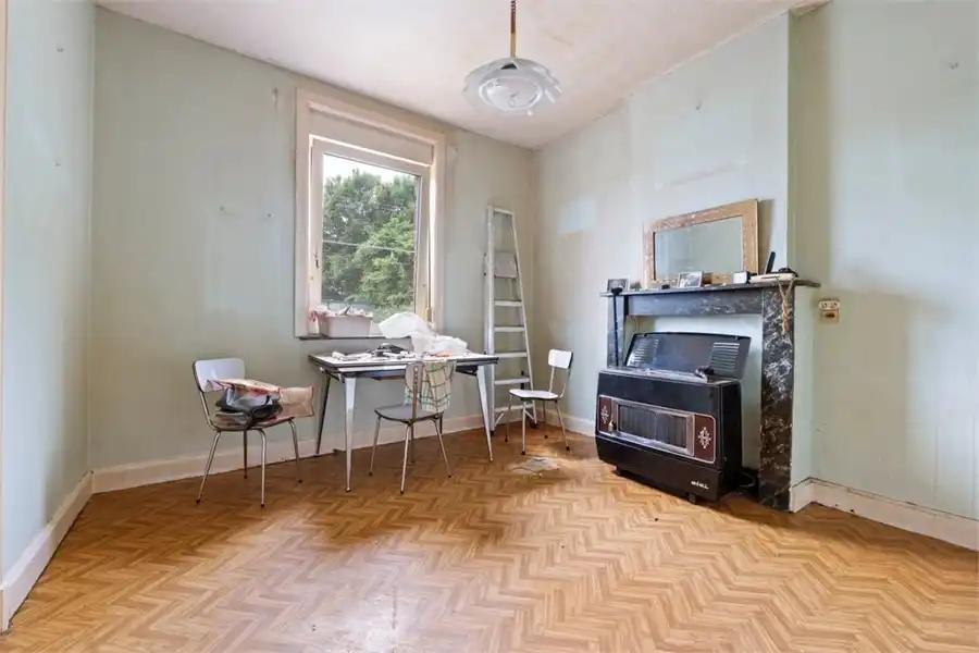 TE RENOVEREN GEZINSWONING MET LOODS IN HET LANDELIJKE GINGELOM foto 13