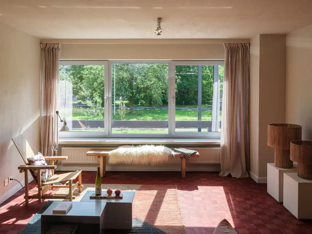 Stijlvol gerenoveerd appartement met twee slaapkamers en terrassen aan het Zuidpark foto {{pictureIndex}}
