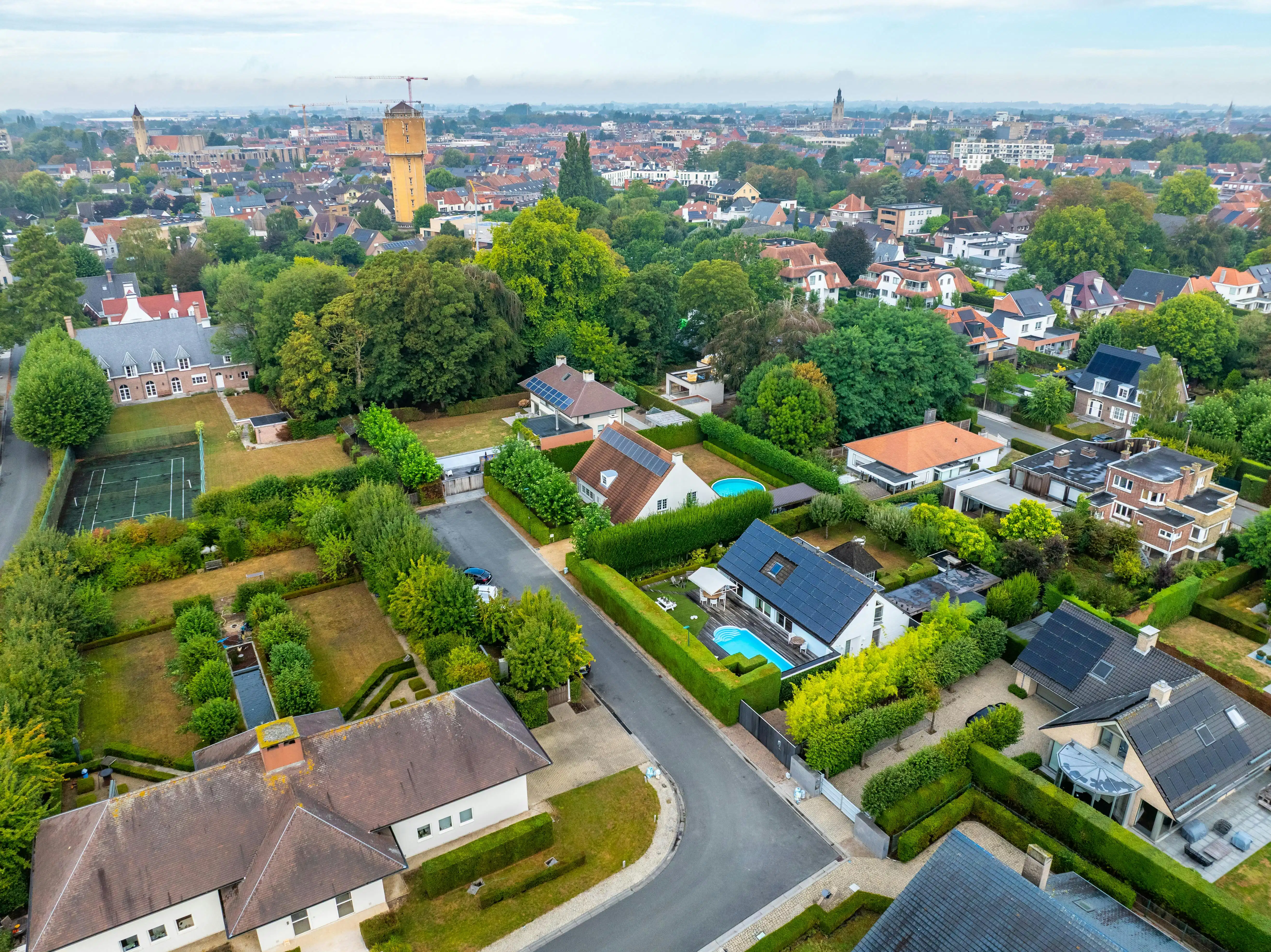 Villa met zwembad te koop in villawijk 't Motje in Roeselare foto 30