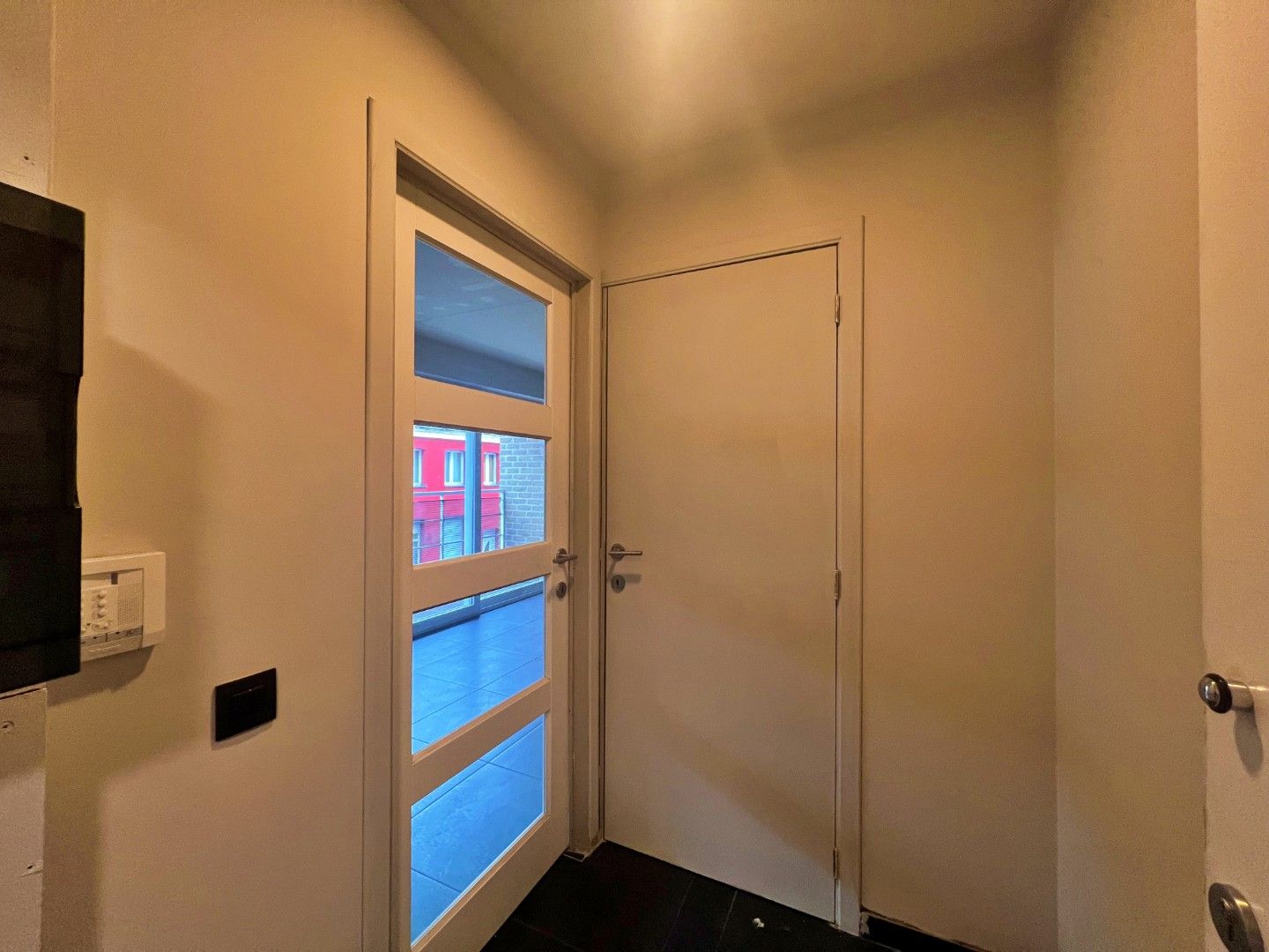 2-slaapkamer appartement met 2 overdekte staanplaatsen foto 16