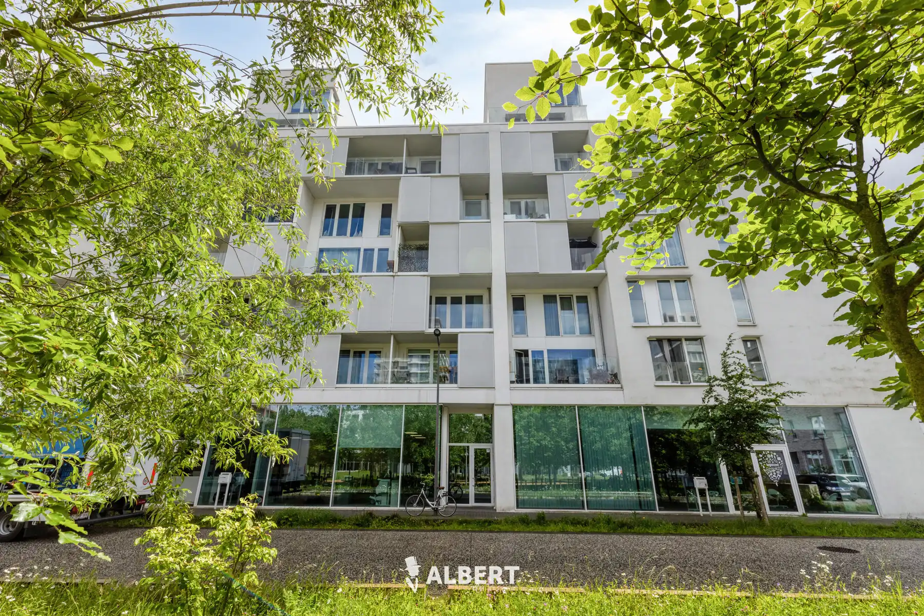 2 slaapkamer appartement met terras en parking foto {{pictureIndex}}
