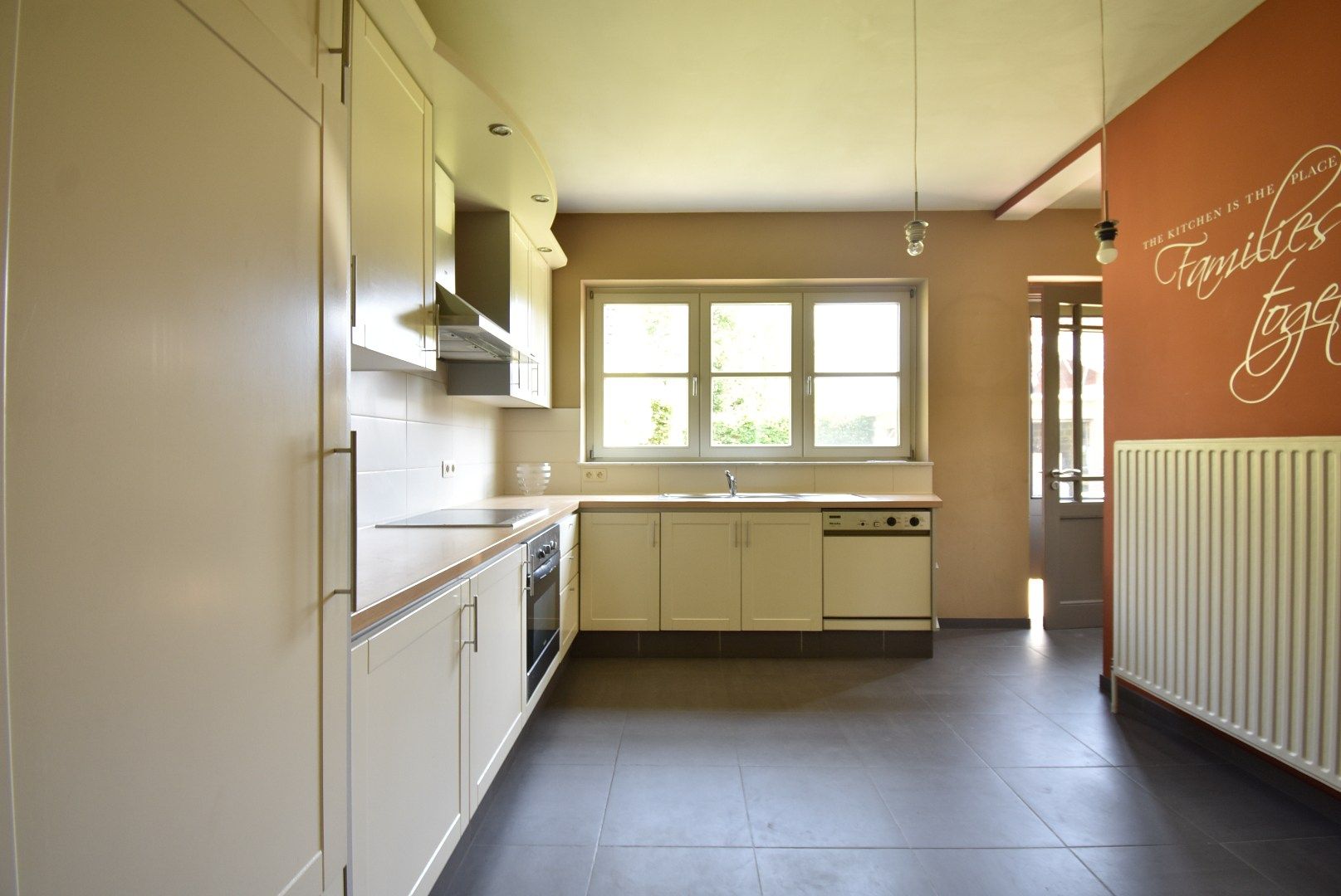 Ruime halfopen woning met 3 slaapkamers in Kiewit foto 2