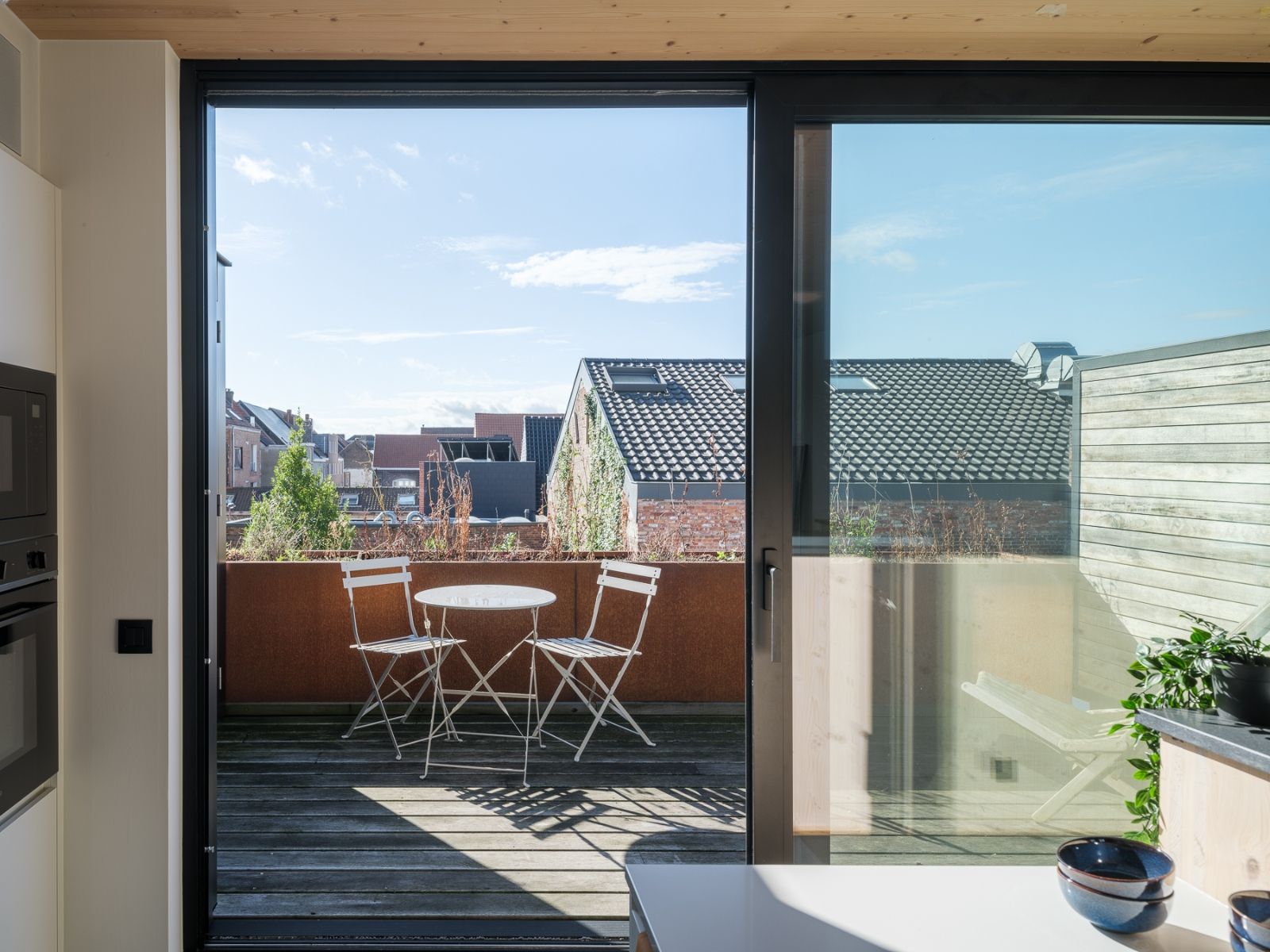 Lichtrijk gerenoveerde duplex vlakbij Gent centrum foto 6