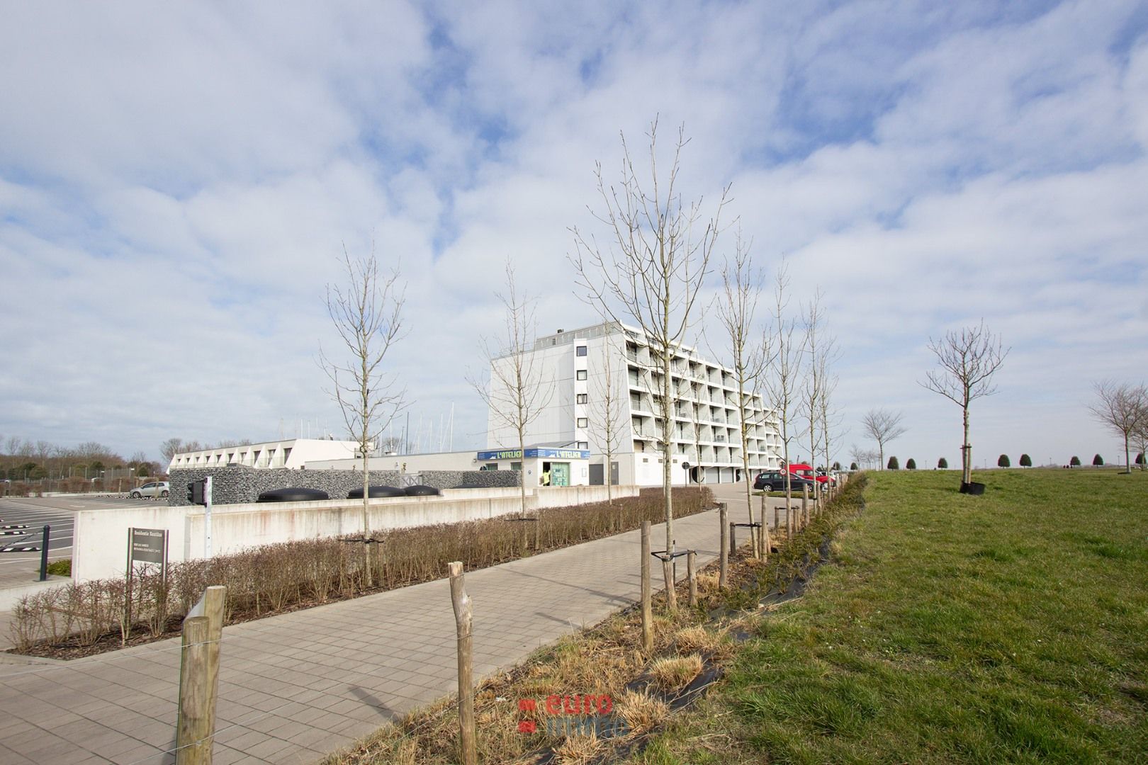 Vlot inrijdbare garagebox te koop op centrale locatie nabij de havengeul foto 2
