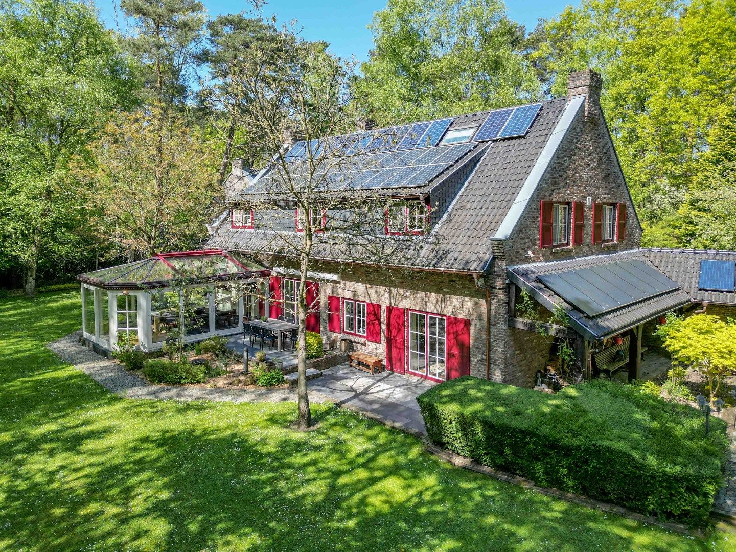 UITZONDERLIJKE VILLA MET GASTENVERBLIJF OP EEN PRESTIGIEUZE LOCATIE TE REKEM ! foto {{pictureIndex}}