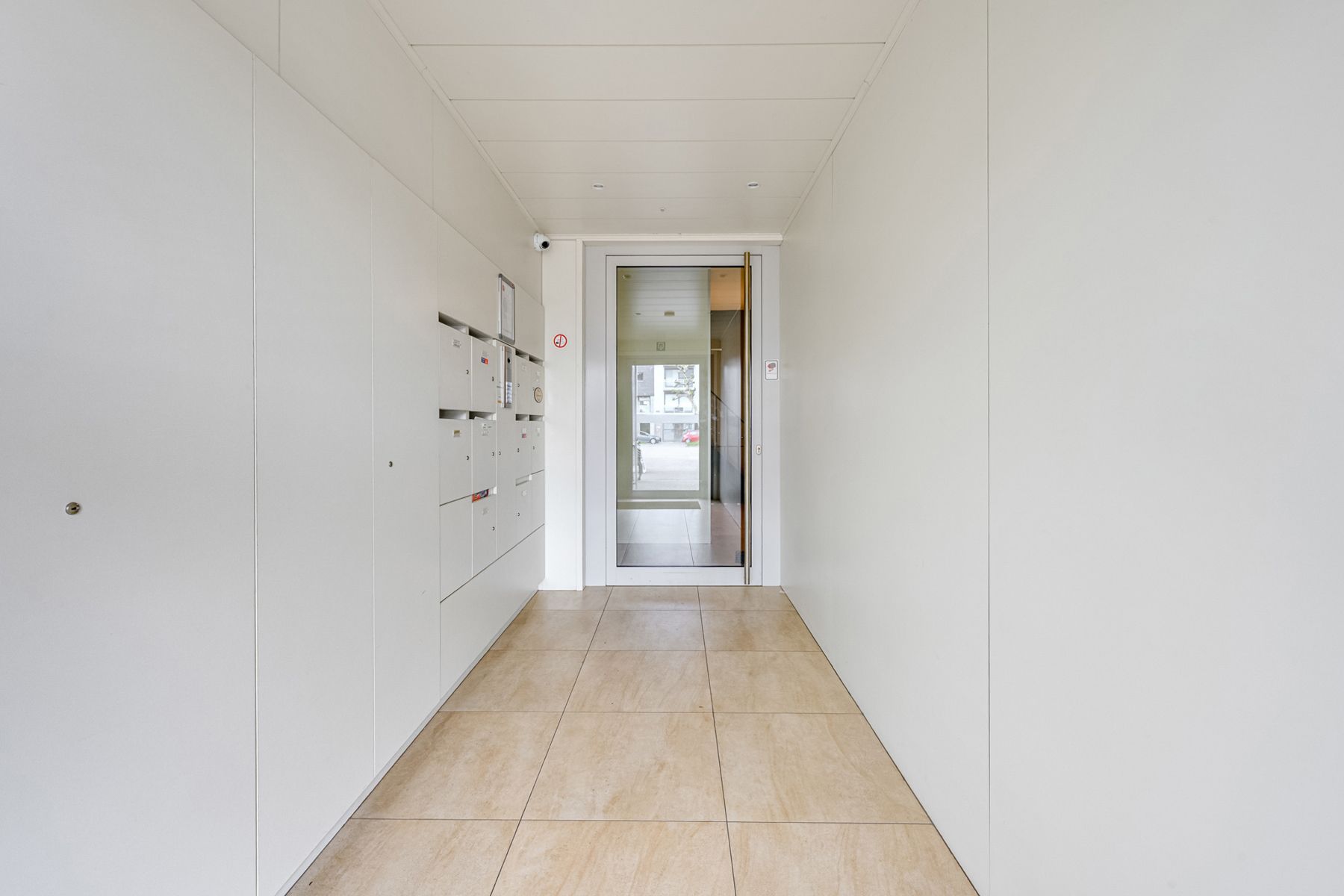Gerenoveerd 2 slaapkamer appartement met privé kelder foto 15