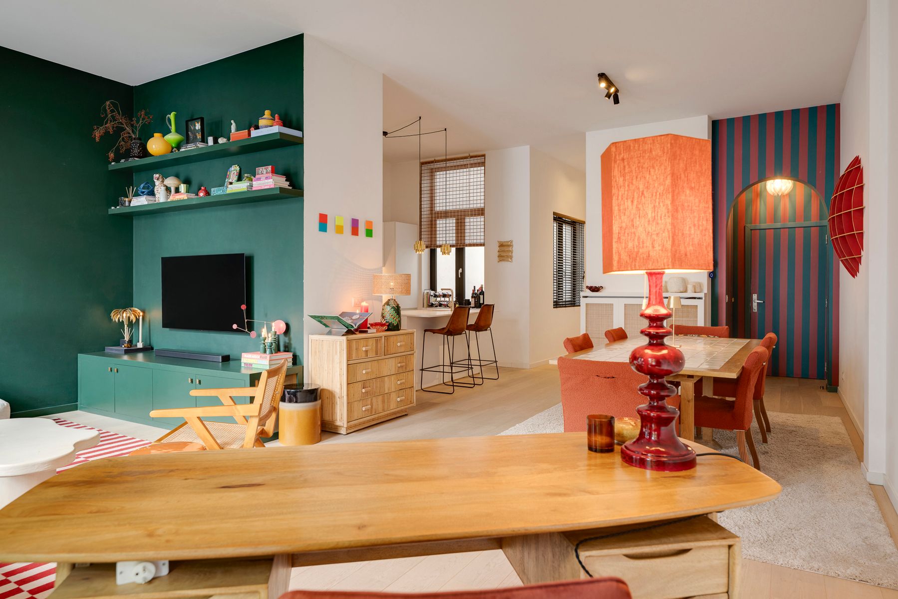 Lichtrijk, trendy appartement in gerenoveerd herenhuis foto {{pictureIndex}}