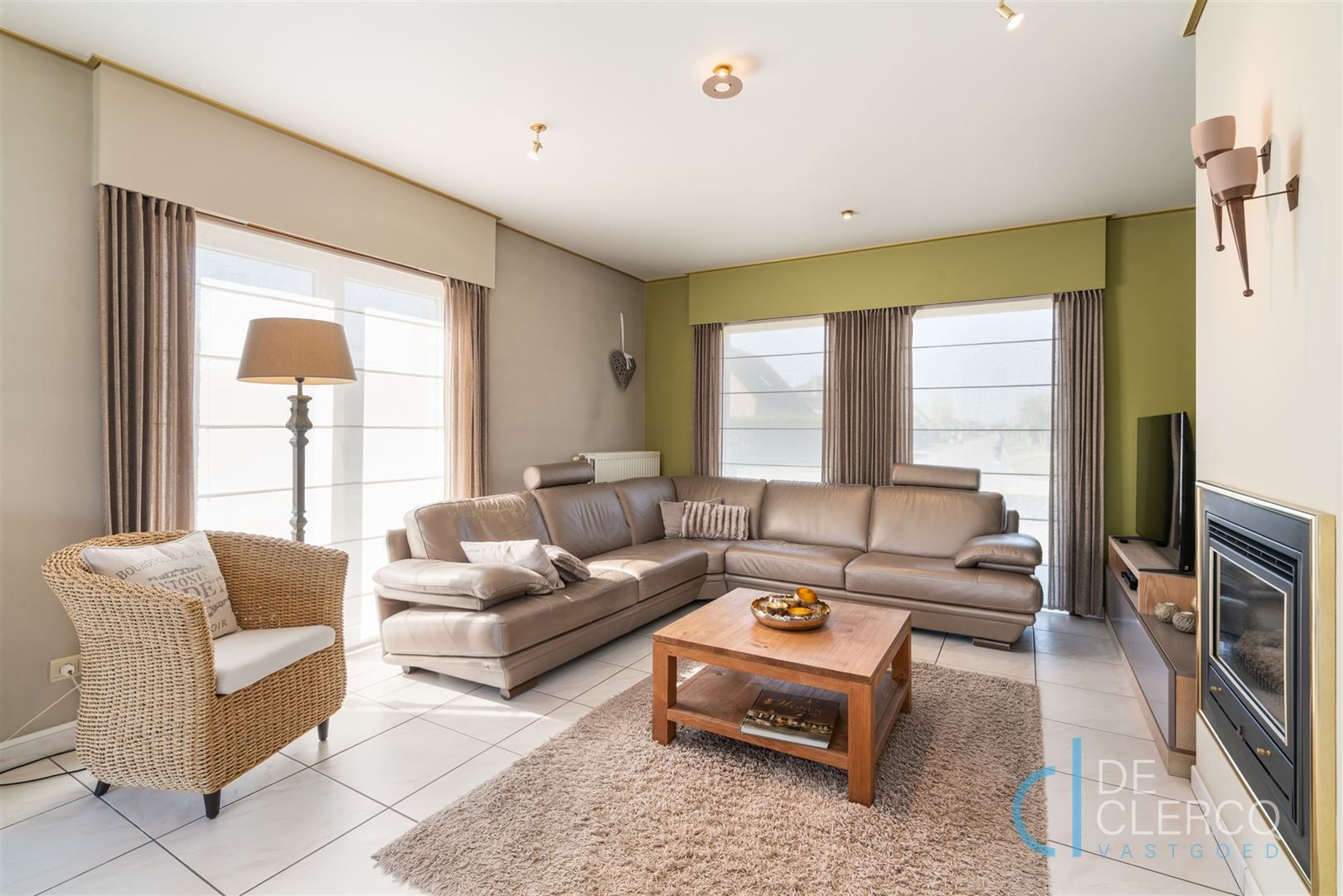 Vrijstaande woning met prachtige lounge en tuin te koop!  foto 2