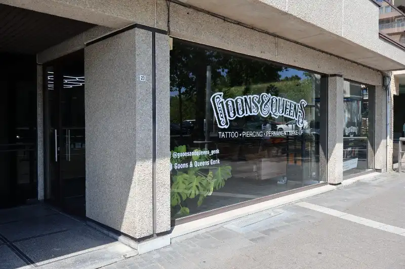 Ruim handelspand van 202m² op toplocatie in het centrum van Genk foto {{pictureIndex}}