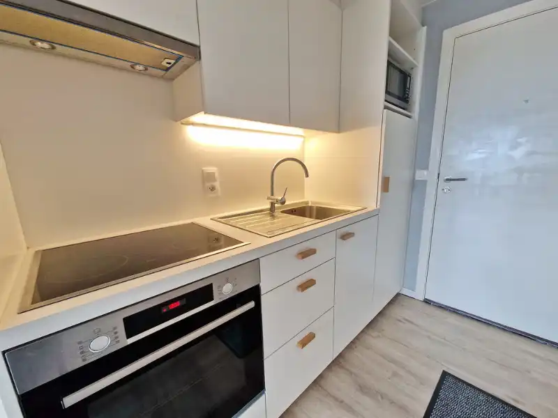 Zongerichte studio met terras vlak aan zee! foto 2