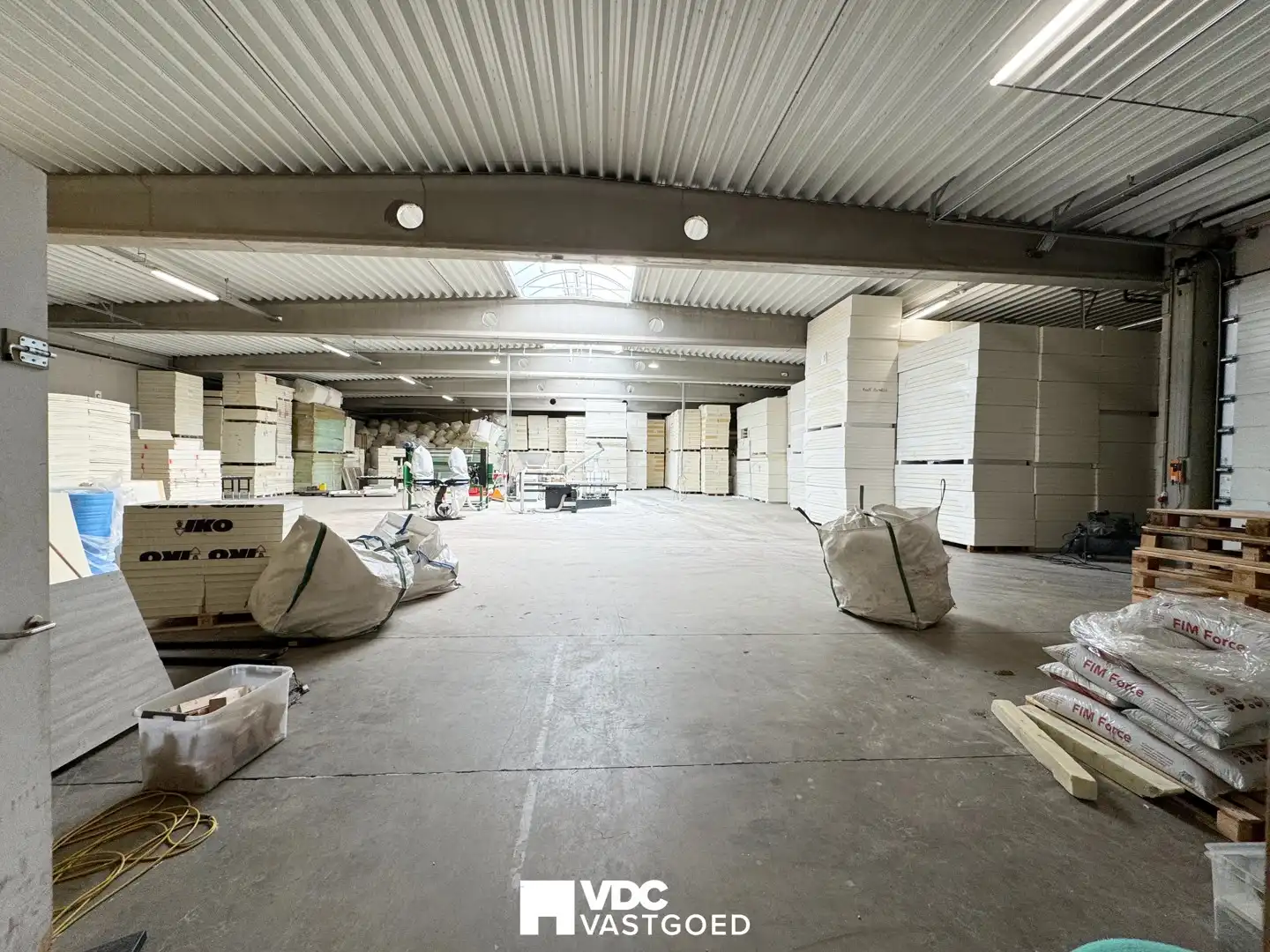 Representatief bedrijfscomplex met kantoren, dubbele industriehal, vergaderfaciliteiten, woongelegenheid en zonnepanelen foto 39