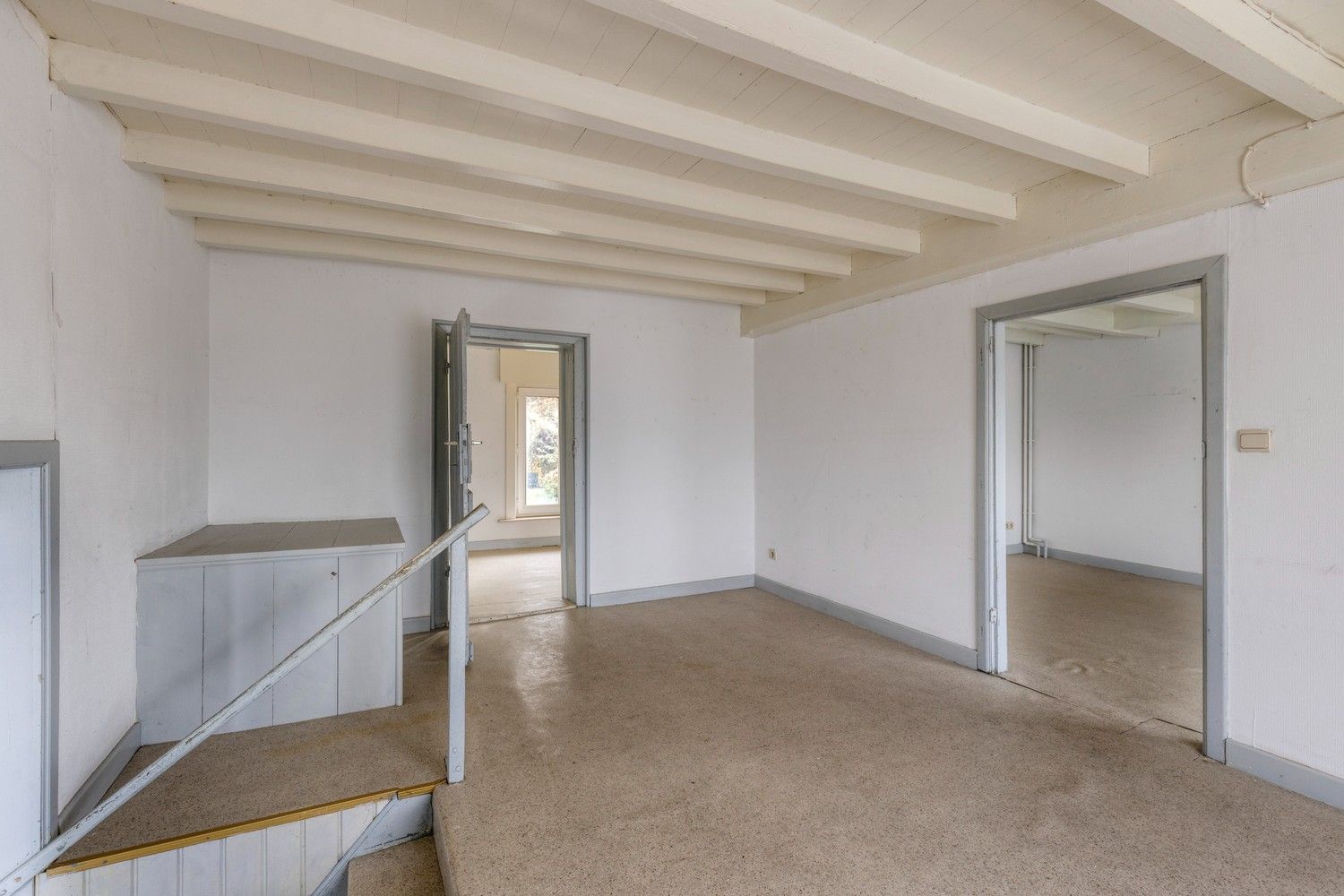 Beveren aan de IJzer: Charmant en historisch hoevetje met woonhuis, diverse stallingen, loods en weide op 3.967m² totale grondopp. foto 7