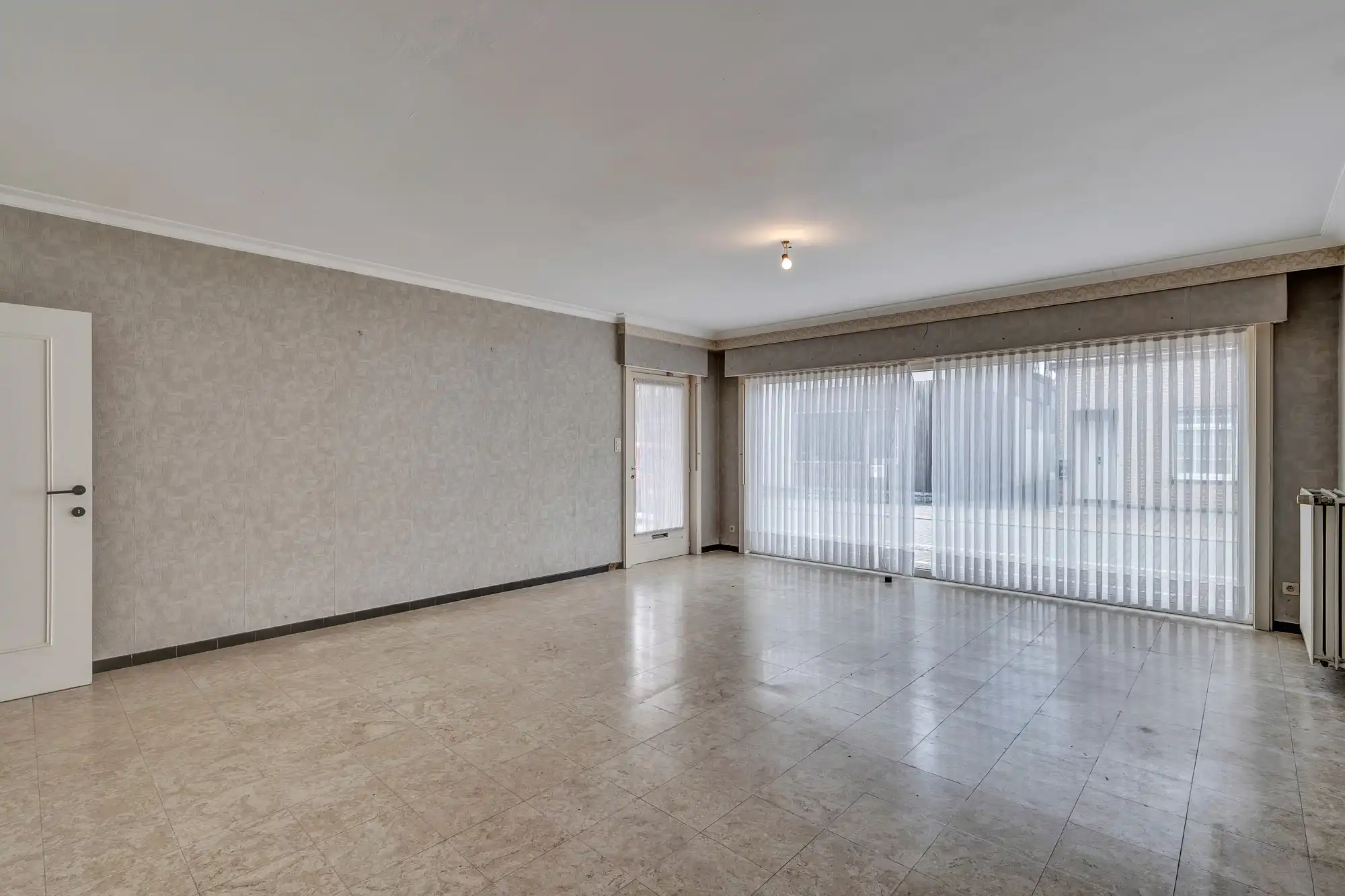 Zeer ruime woning met handelsruimte, garages en zonnige tuin foto 9