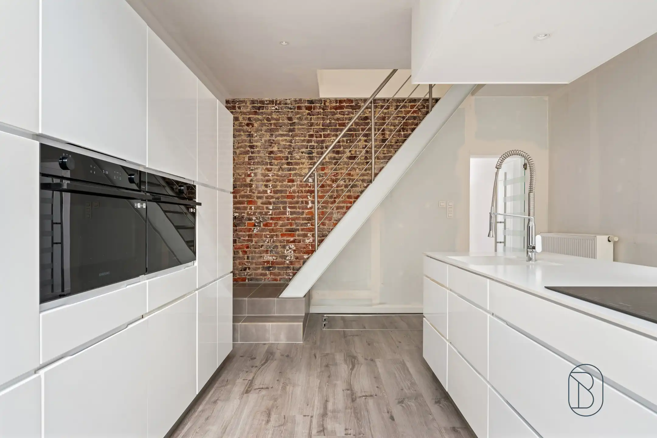 Gerenoveerde rijwoning met 2 SLK en zuidgerichte tuin foto 8