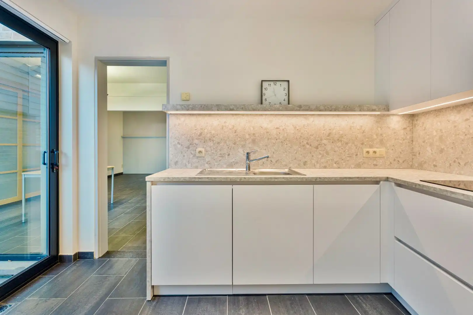 Energiezuinig en instapklaar gelijkvloersappartement met private koer foto 15