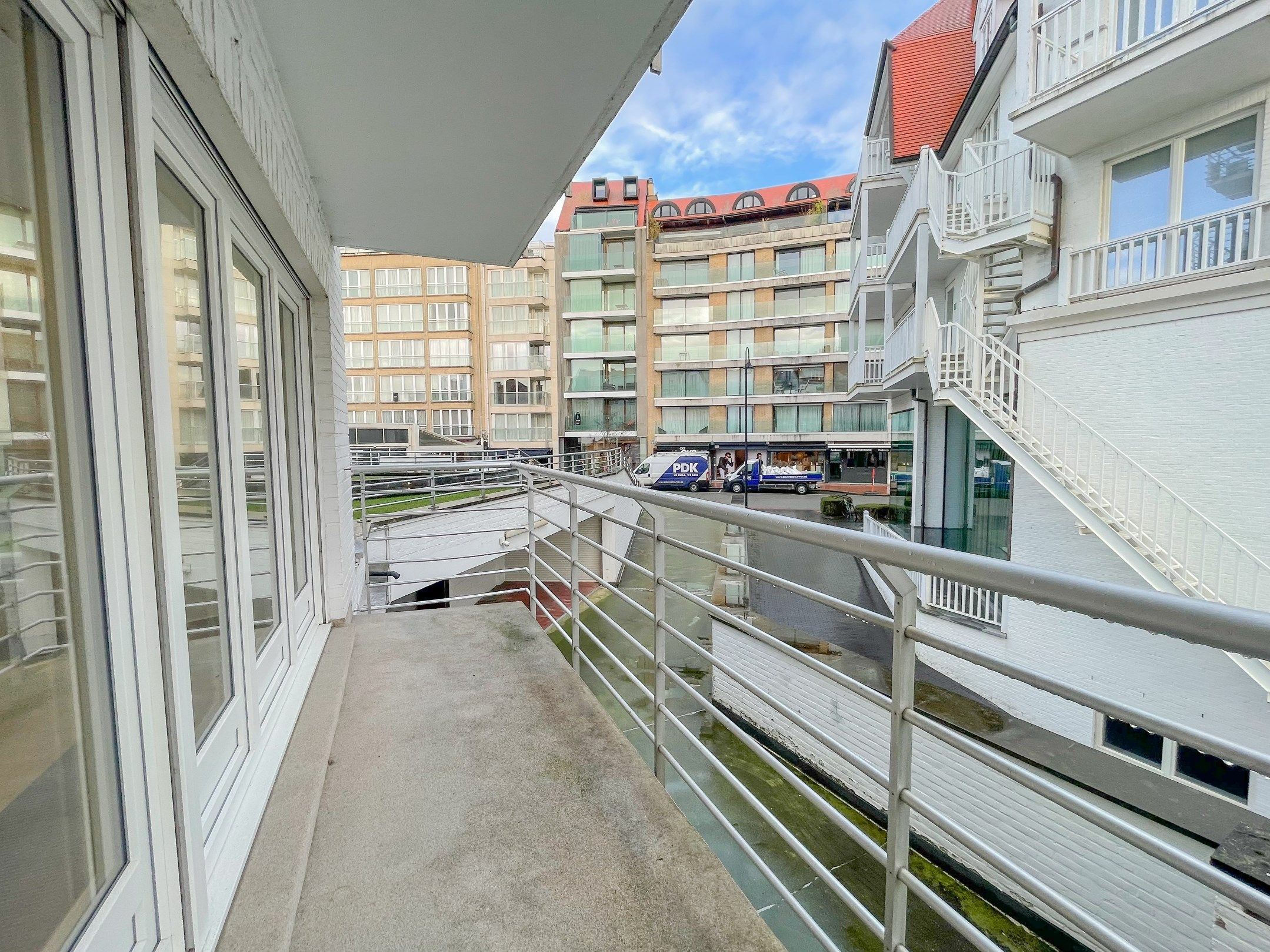Hoekappartement met een open zicht op de Kustlaan gelegen in een standingvolle villaresidentie. foto 5
