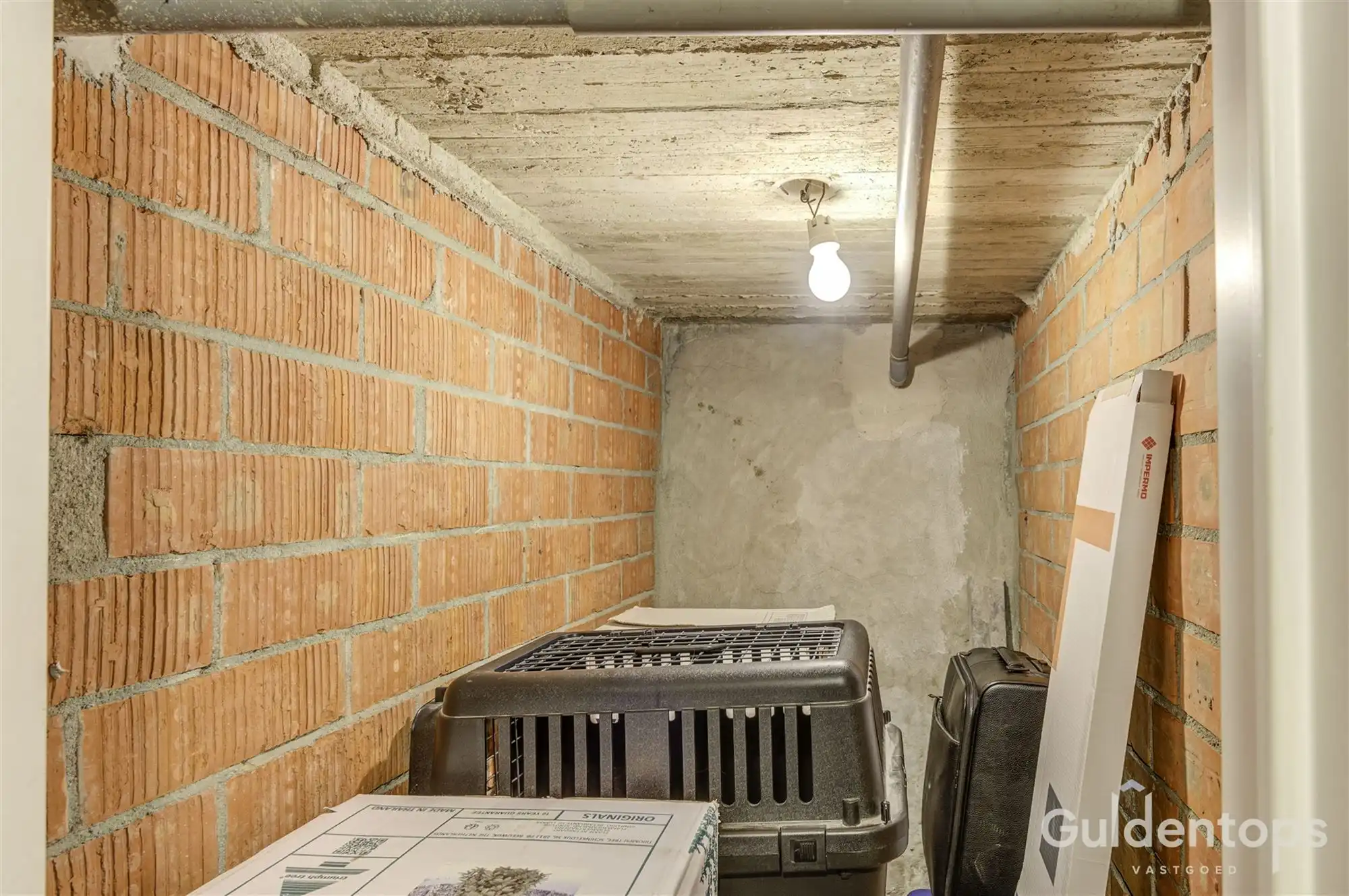 Knap vernieuwd 2 slaapkamerappartement op topligging foto 27