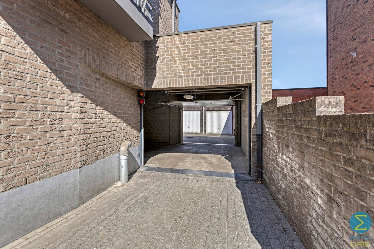 Centraal gelegen ruim gelijkvloers appartement met garage foto 16