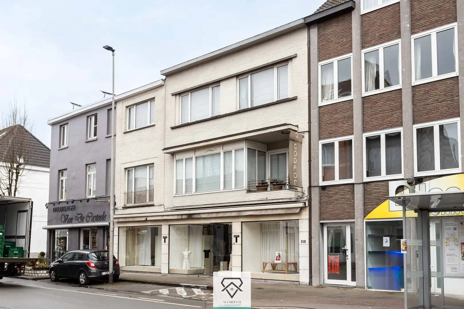 Ruime winkel met uitzonderlijk woonvolume en sterke herontwikkelingsmogelijkheden foto 5