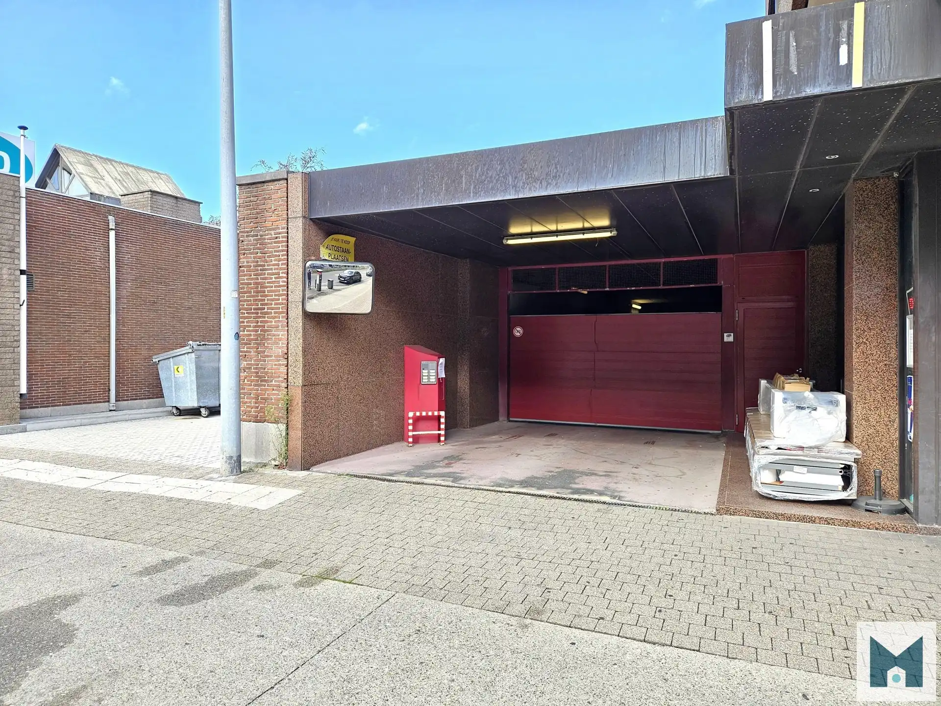 Overdekte staanplaats op toplocatie in Sint-Niklaas! foto 3