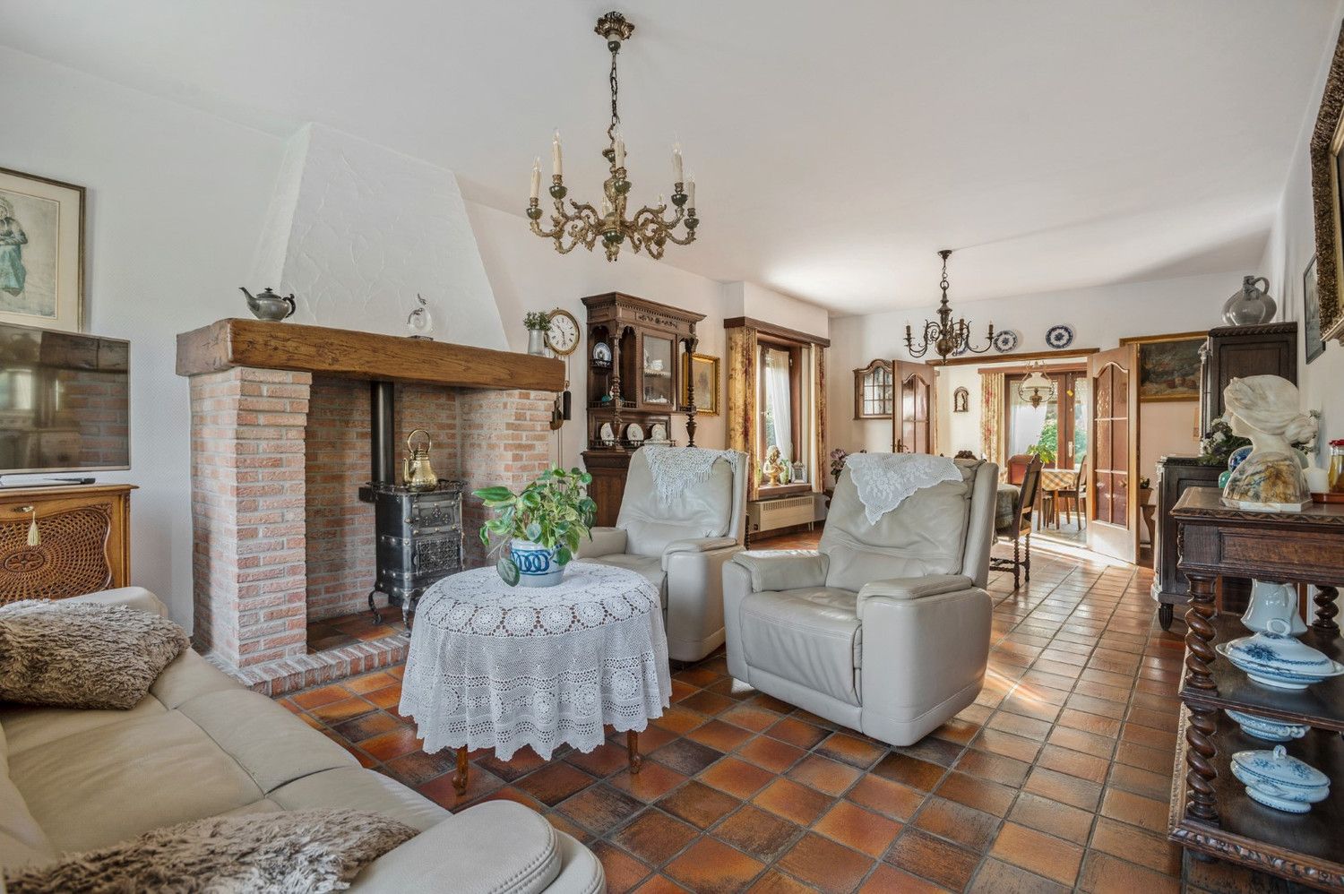 OPEN BEBOUWING MET GARAGE EN TUIN OP GOEDE LOCATIE! foto 4