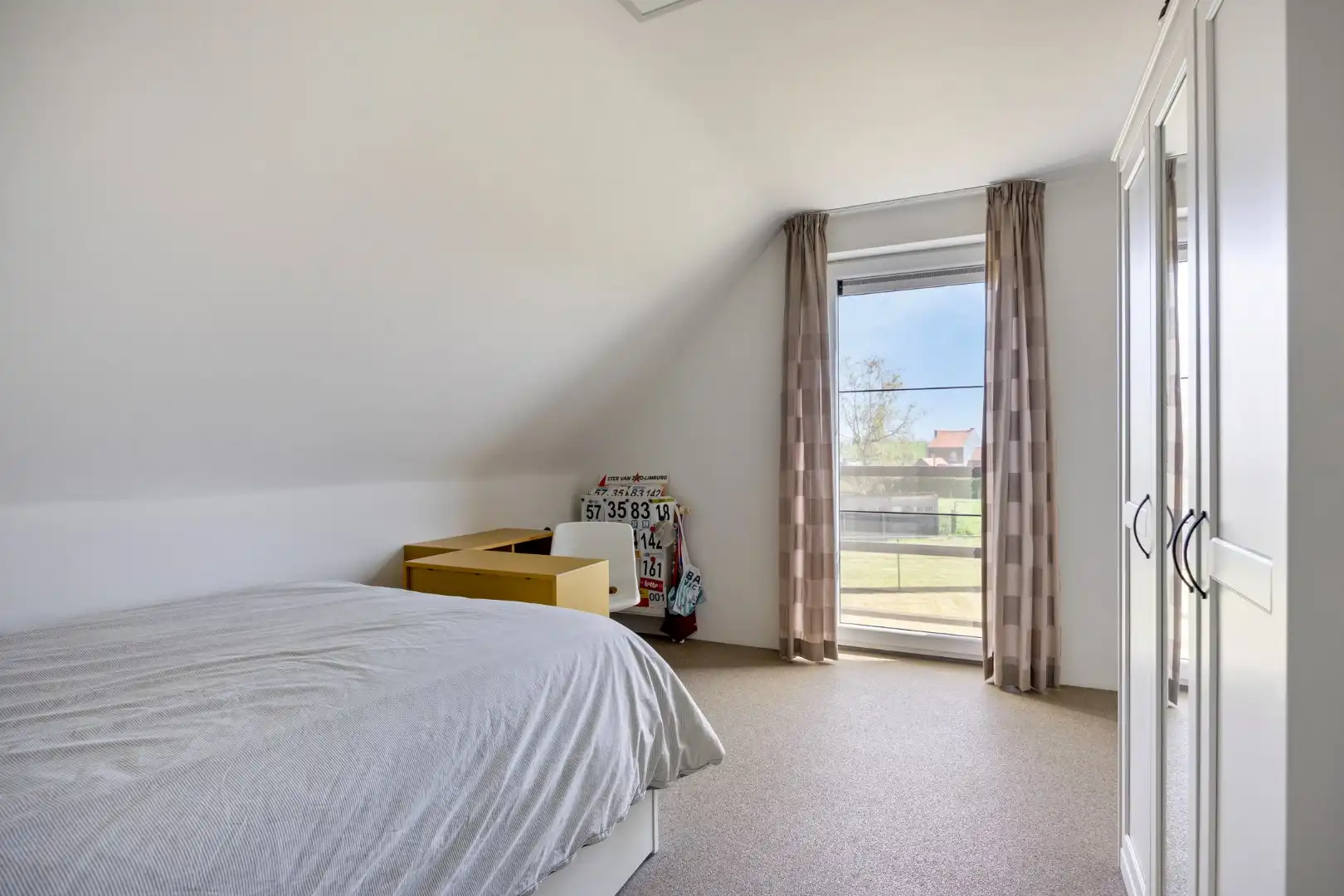 Rustig gelegen in MIllen Riemst, staat deze knappe woning met tuin te koop foto 18