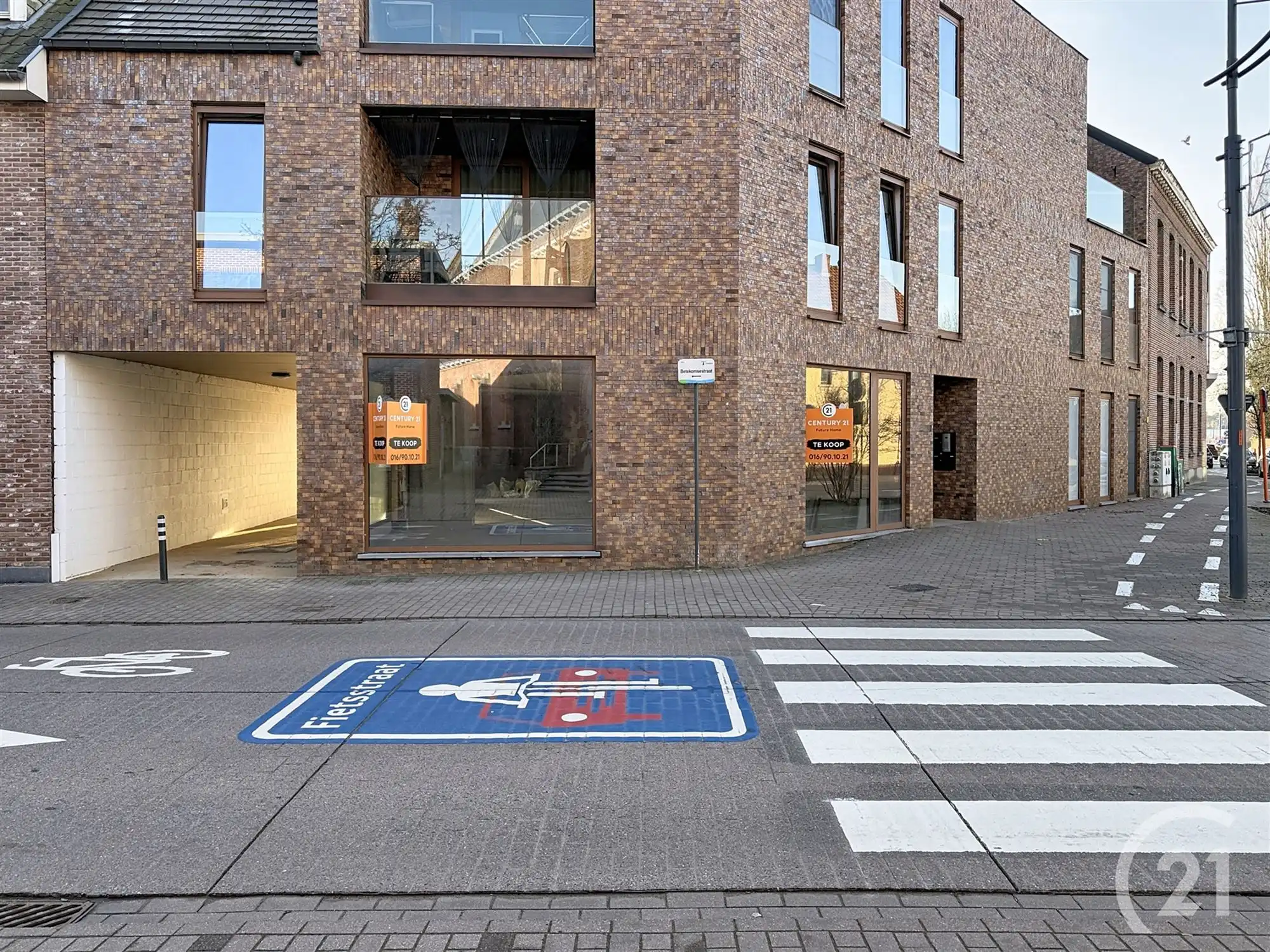 Nieuwbouw handelspand met parkings in Baal/Tremelo te koop! foto 2