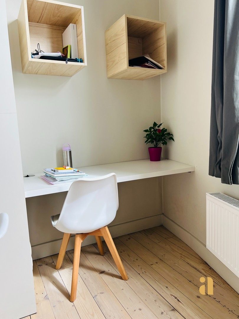 Bemeubelde studio op topligging te huur! foto 10