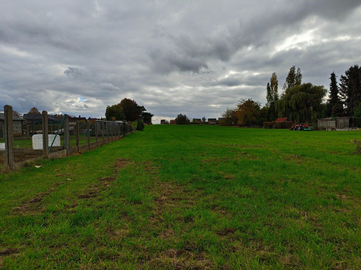 Bouwgrond met weiland voor open bebouwing met totale opp. van 32a 80ca foto 3