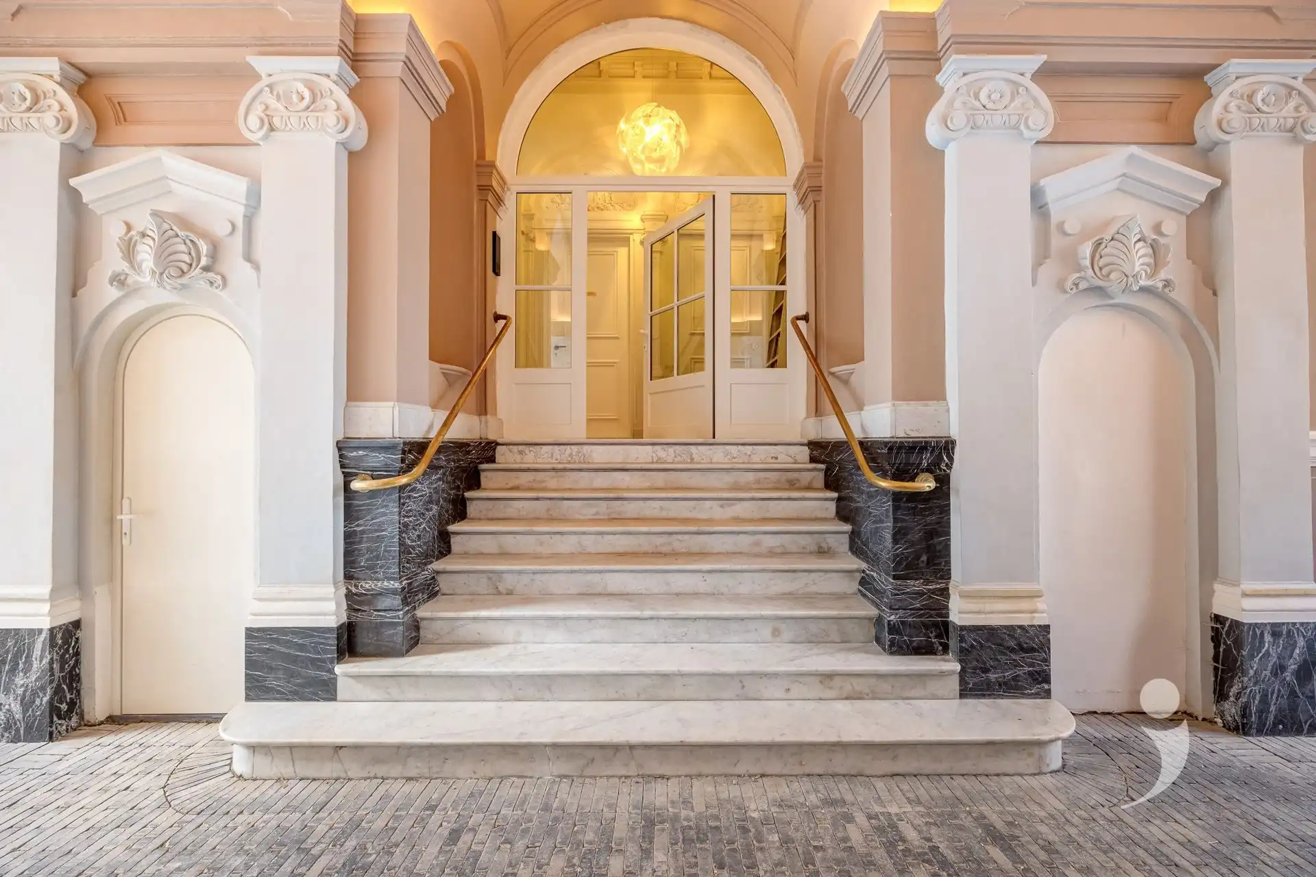 Exclusief gerenoveerd appartement op toplocatie in Leuven foto 15