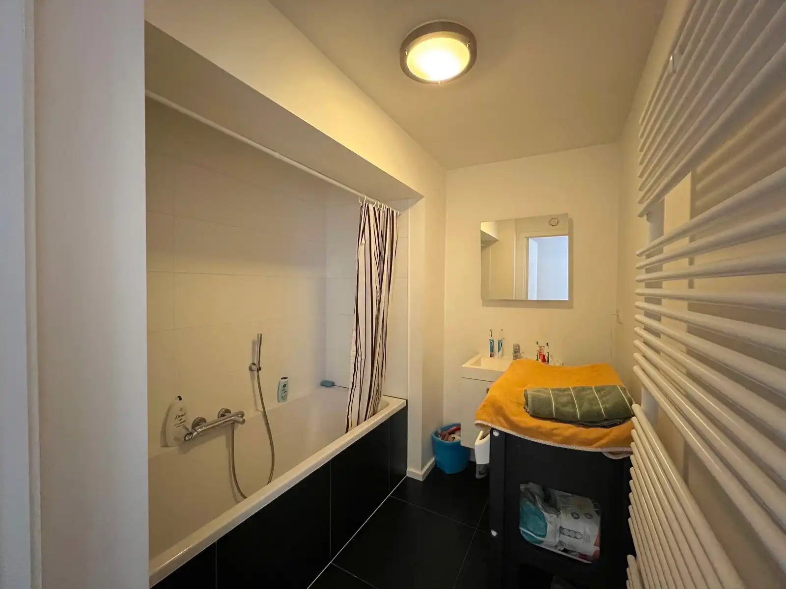 Modern appartement met 2 slpks, terras en autostaanplaats foto 12