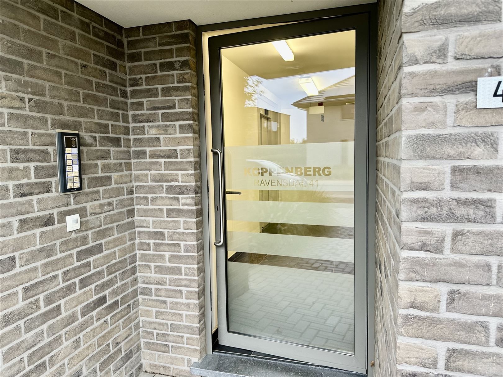 2 slpk appartement met terras en autostaanplaats. foto 12